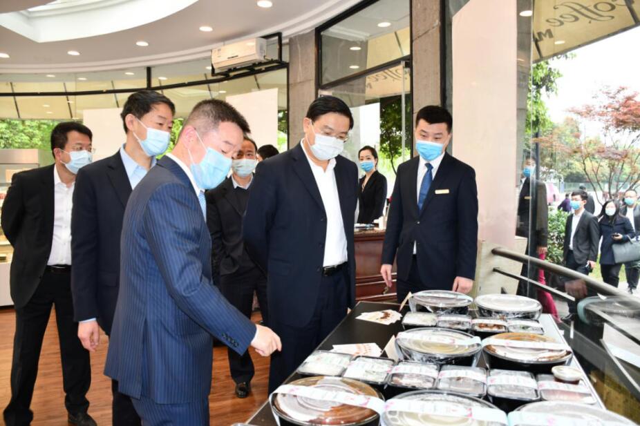 王凤朝副省长赴省壹定发集团调研 疫情防控、出产经营和鼎新发展工作