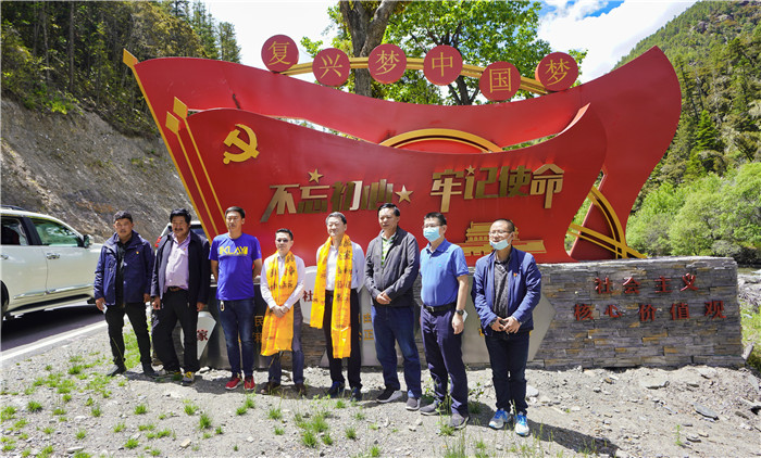 壹定发集团党委书记、董事长任丁率队赴麻格同村推动对口助扶工作