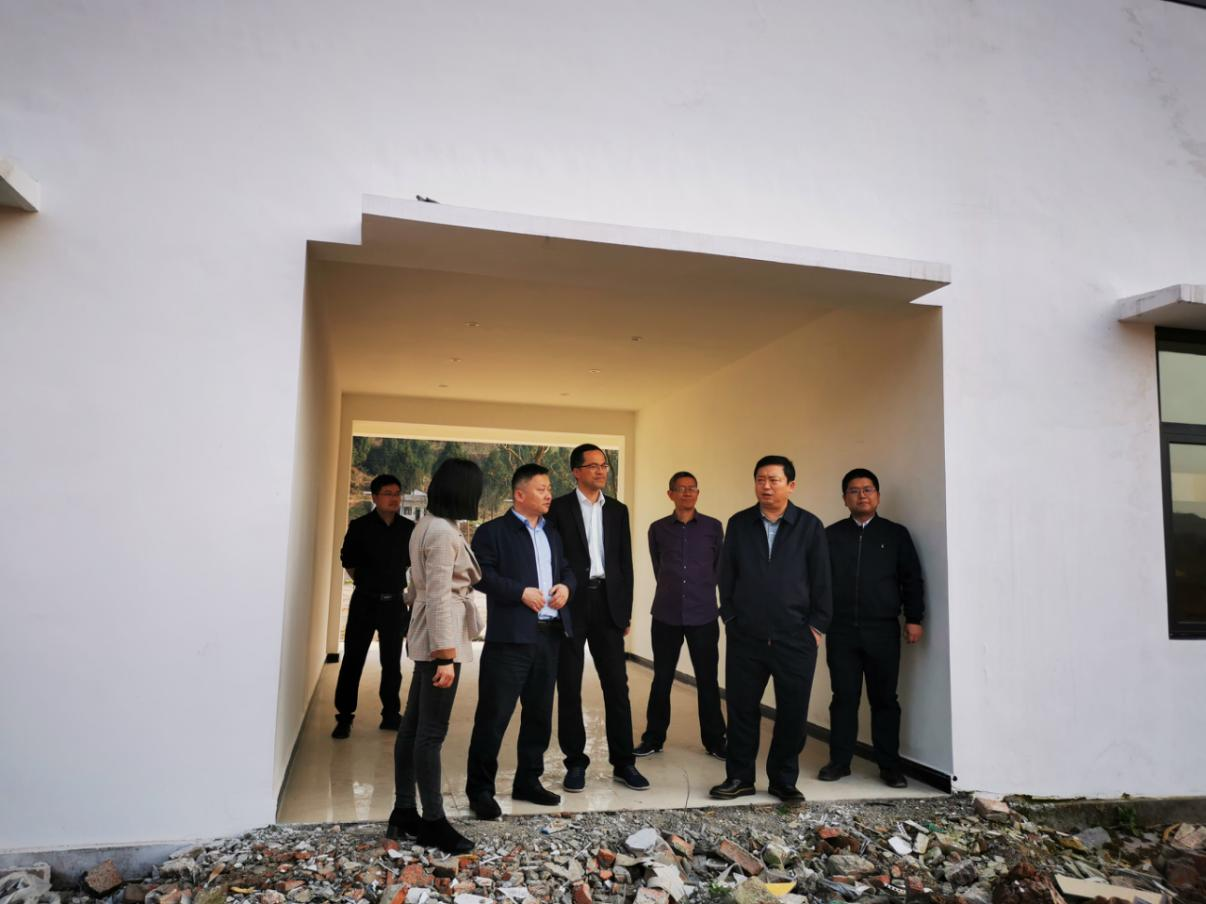 壹定发集团党委副书记、董事陈日到邓家沟村发展助扶工作