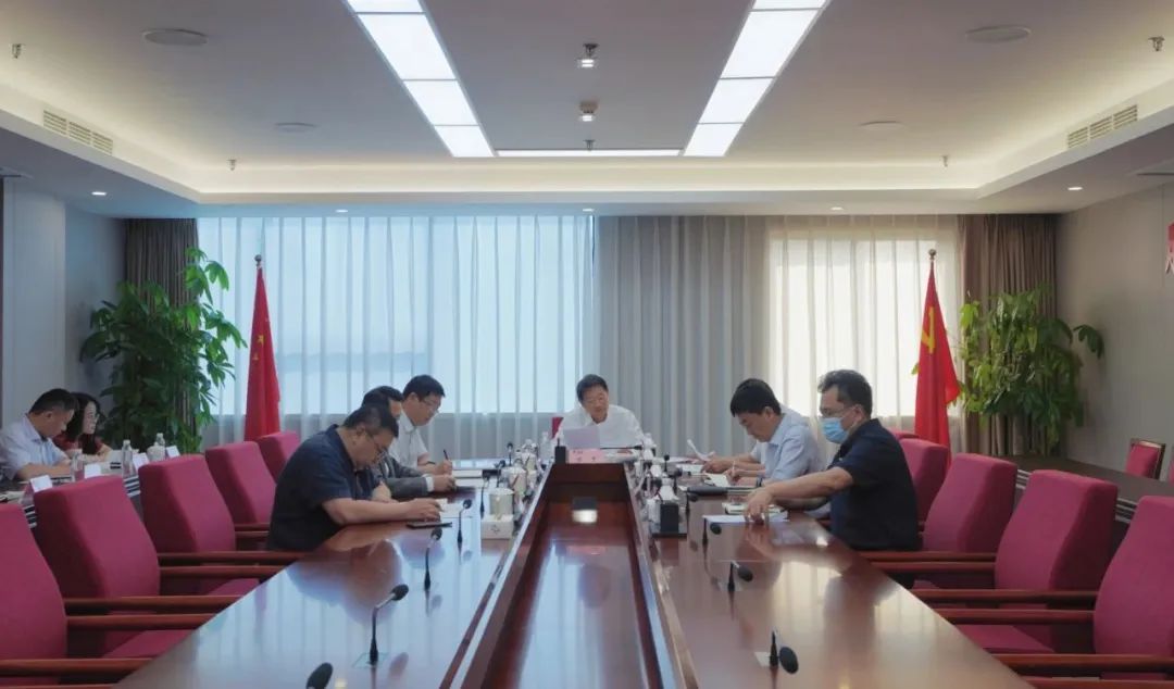 省壹定发集团党委召开进建贯彻习近平新时期中国特色社会主义思想主题教育专题钻研暨党委理论进建中心组钻研会