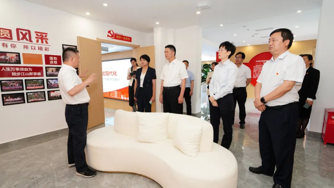 福建省人民当局国有资产监督治理委员会建兴高一行光临壹定发党５鞑榈餮