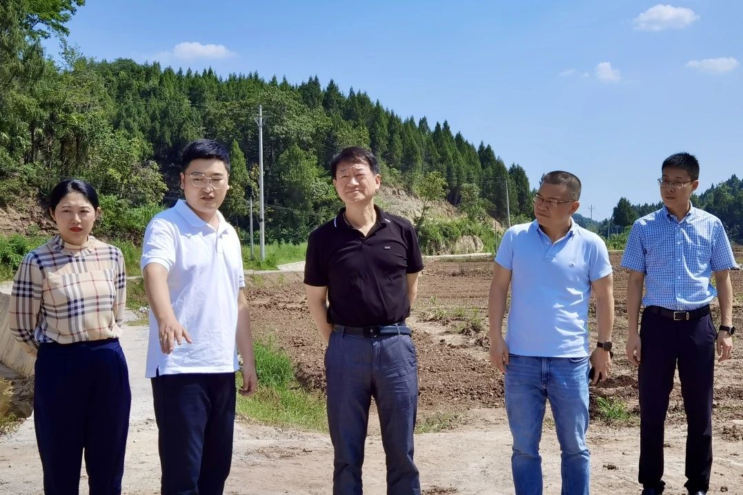 1bfdc651-9403-4f4f-a181-7605fb169802