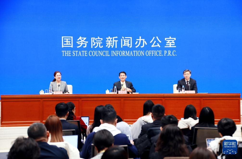 两会现场快递丨当局工作汇报草拟组掌管人解读汇报新部署