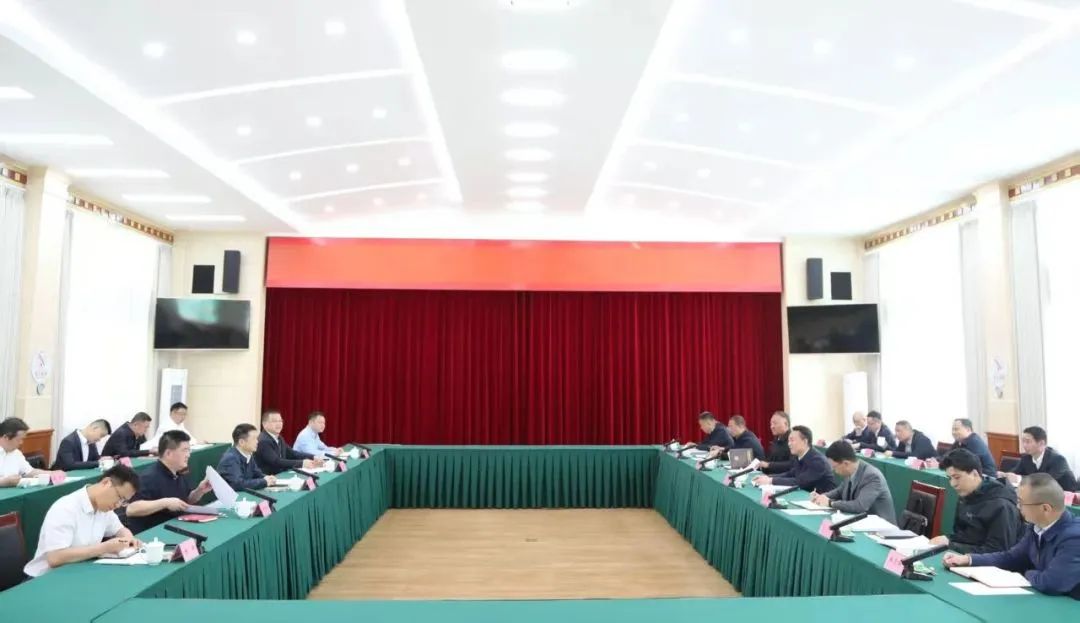 省壹定发集团与甘孜州进行座谈互换会